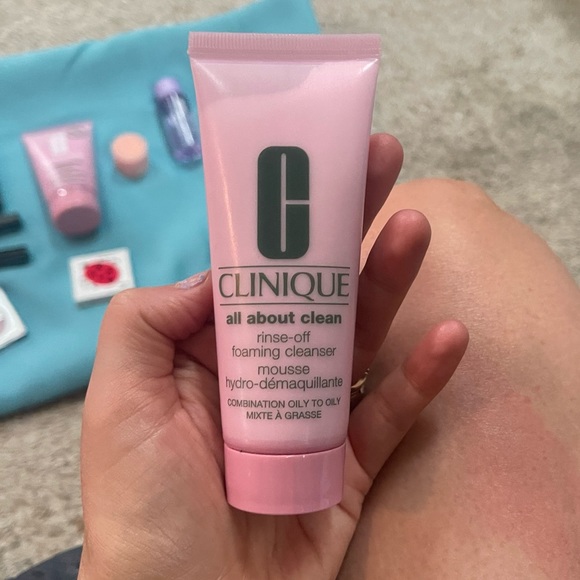 All new 11 piece Clinique skincare/ makeup bundle makeup bag included💜❤️🌺 - Picture 7 of 16